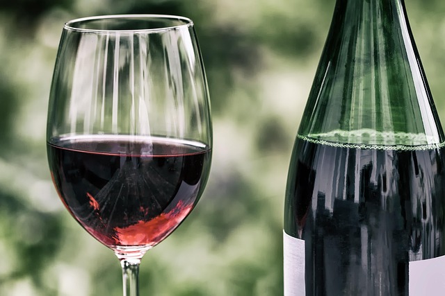 **AI jako osobisty sommelier: Jak algorytmy predykcji smaku wina rewolucjonizują proces wyboru i edukacji konsumentów.**