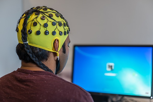 ** Czy neuro-feedback EEG jest przyszłością leczenia chronicznego bólu? Wyzwania i perspektywy rozwoju