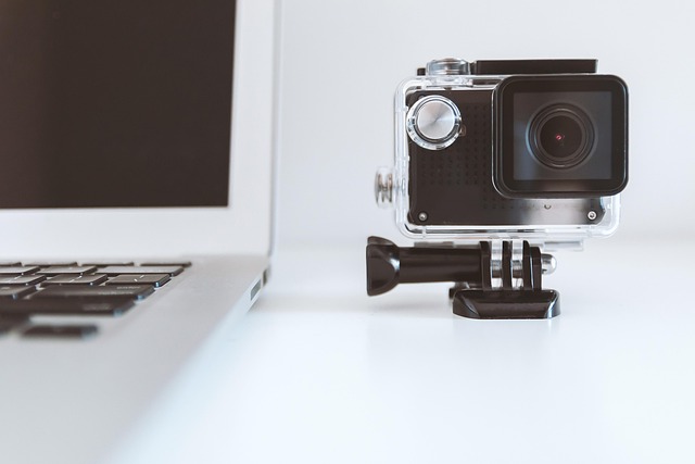 Cyfrowe Fosile: Jak Stare Technologie Uczą Nas Minimaltechu i Detoksu w Świecie Nieustannego Postępu